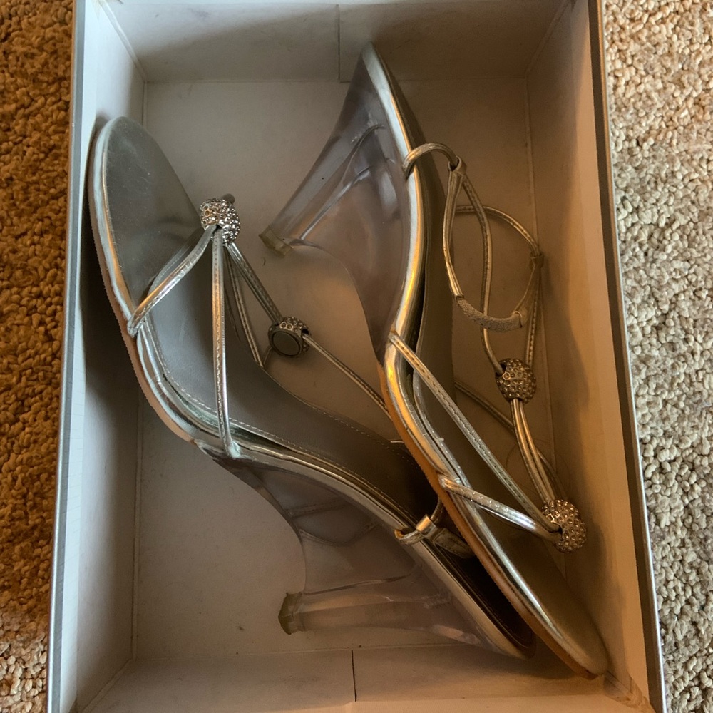 silver heels - Picture 2 of 3
